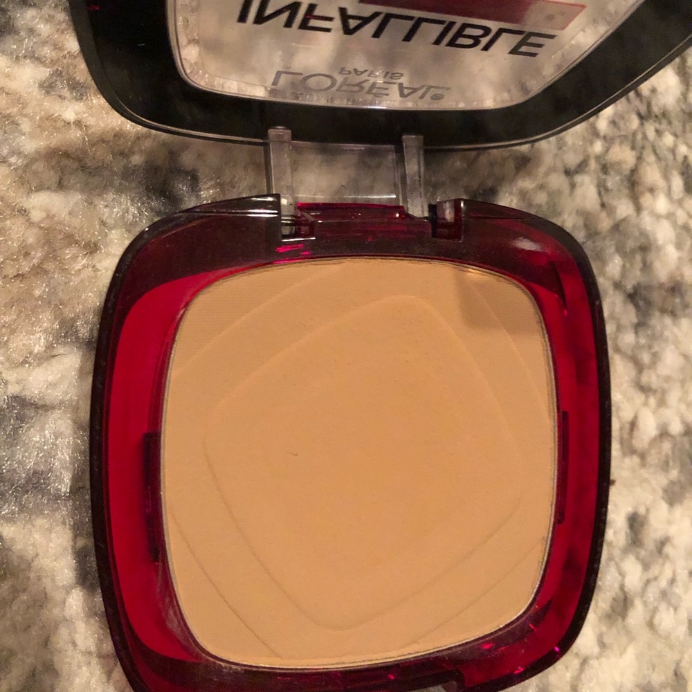 L’Oréal 24 hour powder foundation